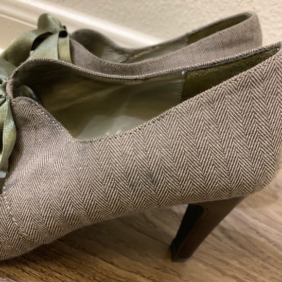 Ann Marino Bow Heels - Picture 5 of 5